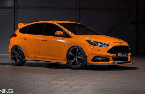 Hot ST with full body kit by @ss_tuning 😍Perfect look!!!🔥 🍊😍 #frostwhite #fenderflares #SStuning #SS_tuning #FordNation #FastFord… Ford Motorsport, Ford Rs, Ford Focus Rs, Focus Rs, Ford Focus St, Ford Focus 2, Hot Hatch, Nice Cars, Zoom Zoom