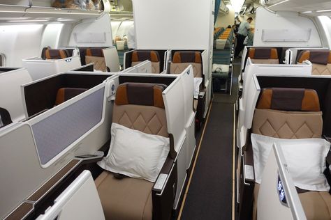 Plane Seats, Business Class Seats, Luxury Jets, Luxury Bus, Aircraft Interiors, New York City Travel, Airplane Travel, Bus Travel, Business Class