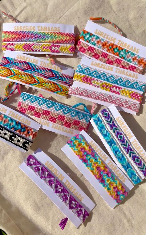 Friendship Bracelets Stack, Lexi Hidalgo Bracelets, Friendship Bracelet Set, Thread Bracelets Ideas, Friendship Bracelets Thread, Friend Ship Bracelets Patterns, Summer Bracelet Patterns, Summer String Bracelets, Friendship Bracelet Aesthetic