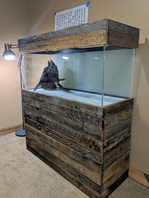 Rustic Fish Tank, Diy Fish Tank Stand, Aquarium Stand Ideas, Diy Aquarium Stand, Fish Tank Cabinets, Terrarium Stand, Pallet Deck Diy, Aquarium Cabinet, Aquarium Stands