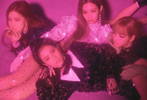 Legends💖💜. ••• #블랙핑크 #BLACKPINK #JISOO #KimJisoo #JENNIE #JennieKim #ROSÉ #Parkchaeyoung #LISA #리사 #LisaManoban #LALISA #라리사 #LalisaManoban… Blackpink Square Up, Marie Claire Magazine, Tokyo Dome, Blackpink Poster, Group Photos, Kim Jisoo, Blackpink Photos, Black Pink Kpop, Kitchen Layout