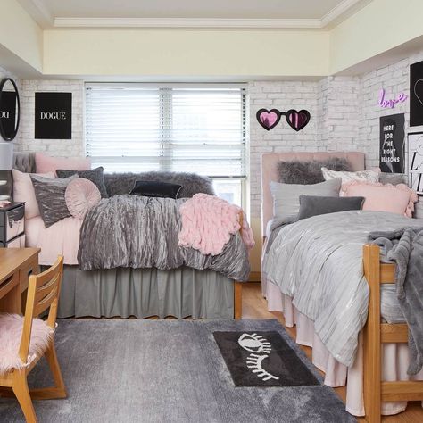 Pink And Grey Dorm Room Ideas, Pink And Gray Dorm Room Ideas, Pink And Gray Dorm Room, Hbcu Dorm Ideas, Pink And Grey Dorm Room, Dorm Set Up Layout, Purple Dorm Room Ideas, Baddie Rooms, Usc Dorm