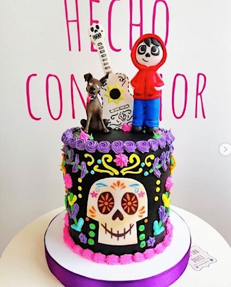 Sunday Sweets Celebrates Dia De Los Muertos — Cake Wrecks Coco Theme Cake, Coco Birthday Cake, Sugar Skull Cakes, Doggie Birthday, Coco Cake, Coco Birthday, Coco Party, Coco Disney, Dia De Los Muertos Decorations Ideas