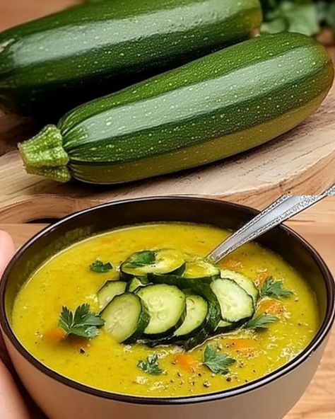 Creamy Vegetable Soup with Sweet Potatoes and Zucchini - Greenku Recipes Detox Chicken Soup, Potato Zucchini, Creamy Zucchini, Lentil Curry Recipes, Warm Soup Recipes, Sweet Potato Soup Recipes, Pecan Chicken Salads, Cauliflower Fritters, Zucchini Soup