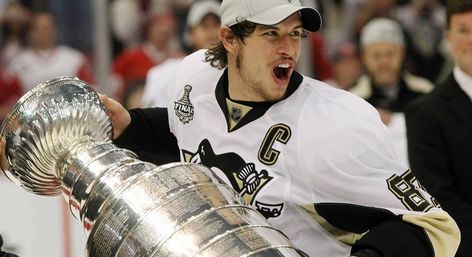 Sidney Crosby Stanley Cup, Stanley Cup Costume, Boston Bruins Wallpaper, Cup Wallpaper, All About Penguins, St Louis Blues Hockey, Boston Bruins Hockey, Bruins Hockey, Pittsburgh Penguins Hockey