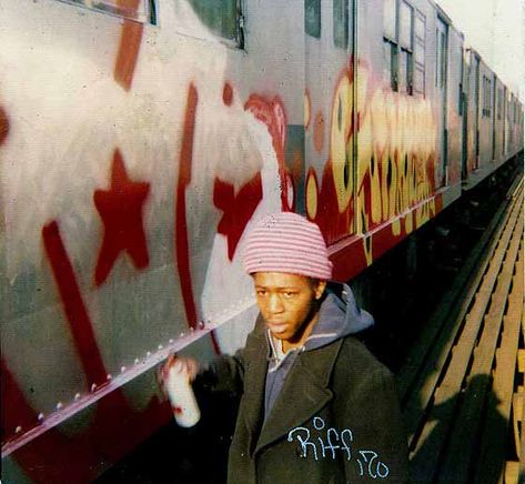 Summer Guide - A History of Graffiti in Its Own Words -- New York Magazine Cultura Hip Hop, Ny Subway, Train Graffiti, Nyc Graffiti, New York Graffiti, Sidewalk Chalk Art, Street Beat, Sidewalk Art, New York Subway