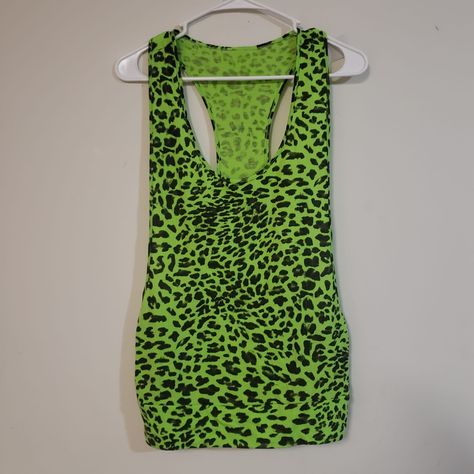 Size S. Unbranded Cheetah Style Crop Top Neon Green Tank Top Outfit, Green Tank Top Outfit, Scene Fits, Green Fashion Outfits, Scene Clothes, Cheetah Style, Tank Top Crop Top, 2000s Girl, 2000s Clothes