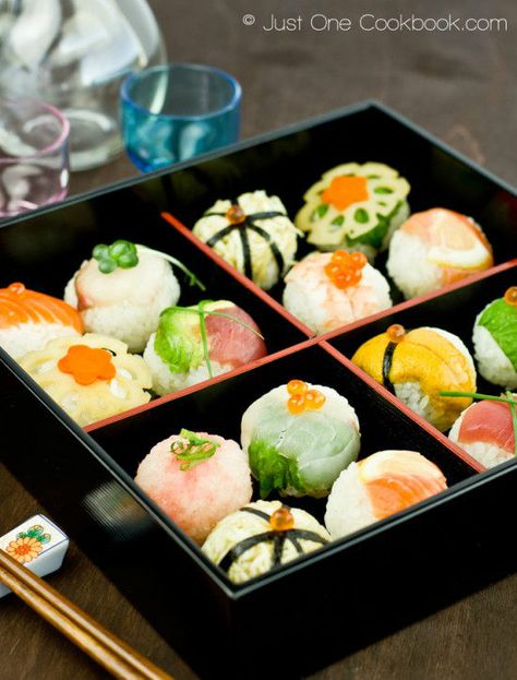 Temari Sushi Recipe | Easy Japanese Recipes at JustOneCookbook.com Sushi Easy, Smoked Salmon Sushi, Different Types Of Sushi, Resep Sushi, Temari Sushi, Just One Cookbook, Easy Sushi, Types Of Sushi, Easy Japanese Recipes