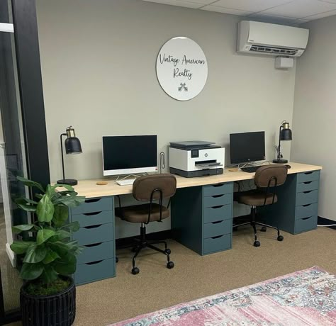 3 Desk Office Layout, Home Office Basement, Small Office Inspiration, Double Office, Double Office Ideas, Teacher Workroom Makeover, Two Desk Office Layout, Shared Office Space Ideas Home, Double Office Ideas Layout