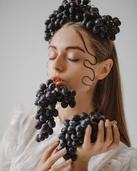 Grapes Photoshoot, Blueberry Photoshoot, Citrus Photoshoot, Fruit Editorial, Grape Fashion, Fruit Photoshoot, Creative Selfies, Food Portrait, Fruit Grapes