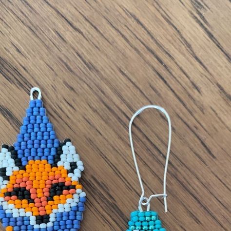 Little Red River Fox Shop🦊 on Instagram: "Some new colour variations here. 🦊 🦌 Another iteration of my deer design - with a slight alteration to the shape of the silhouette. Not sure which version I prefer yet. #beading #seedbeads #métisbeadwork #beadwork #michif #Métis #creemétis #theflowerbeadworkpeople #âpihtawikosisân #otipemisiwak #indigenousartist #ottawa #Merrickville #MerrickvilleOntario #MNORegion6 #MétisRegion6 #merrickvillemakersmarket #shopmétis #gardensofottawa #beadingismedicine #fox #deer #beadedfox #beadeddeer #wildlife #mahkesis #apiscimosos" Fox Face, Bead Earring, Beadwork Designs, Deer Design, Beaded Earrings Patterns, Red River, Bracelet Crafts, Earring Patterns, Seed Bead Earrings