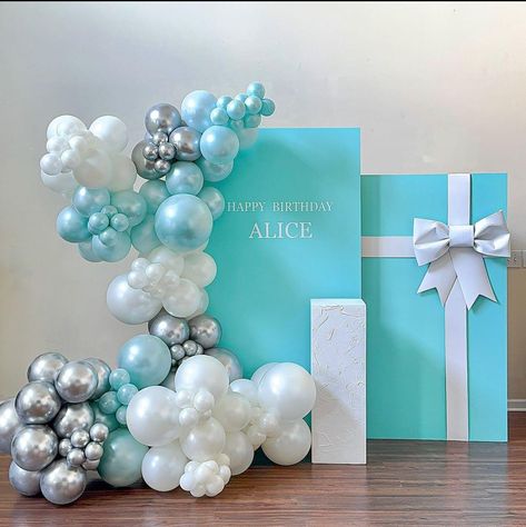 Tiffany Backdrop, Tiffany Blue Sweet 16, Blue Sweet 16, Tiffany Party, Backdrop Wall, Balloon Ideas, Balloon Party, Bridal Shower Tea, Chocolate Decorations