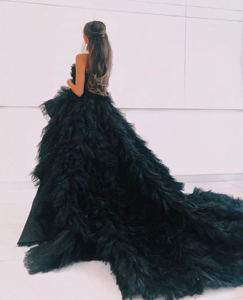 جورج حبيقة, Madison Beer Outfits, Inspo Makeup, Beer Outfit, Strapless Prom Dress, Formal Hairstyles, Madison Beer, Glamour Fashion, Prom Hair