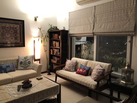 Indian Apartment Aesthetic, Living Cum Dining Room Ideas, Indian Small Apartment Interiors, Indian Home Interior Living Rooms, Indian Room Decor, India Home Decor, Indian Living Rooms, Future Apartment Decor, Minimalist Room