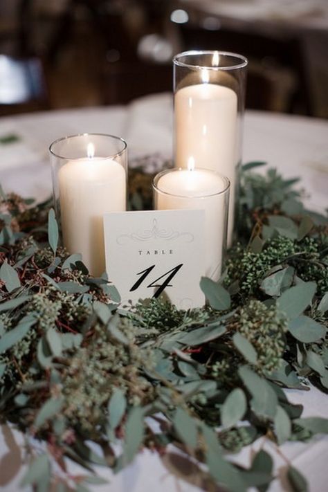 Greenery Wedding Centerpieces, Winter Wedding Table, Winter Wedding Centerpieces, Rustic Wedding Decorations, Tafel Decor, Winter Wedding Decorations, Warehouse Wedding, Easy Candles, Wedding Floral Centerpieces