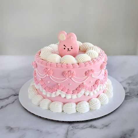 Jungkook Cake Design, Jungkook Birthday Cake Ideas, Cake Ideas 15th Birthday, Bt21 Cake Birthday Ideas, Pinterest Cakes Aesthetic, Bt21 Birthday Cake, Jungkook Birthday Cake, Bts Cake Birthday Ideas, Jungkook Cake Ideas