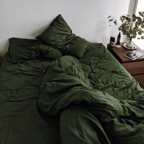 Bed Threads.® on Instagram: “Olive Threads in the wild ✨ @tomwaitsfornoone 💫” Minimalist Bedroom Men, Bed Image, Bed Threads, Bedroom Green, Room Inspiration Bedroom, Bedroom Aesthetic, Aesthetic Bedroom, Room Aesthetic, Dream Bedroom