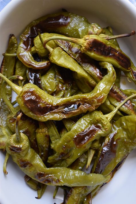 Oven Roasted Italian Green Peppers - Julia's Cuisine Roasted Chili Peppers, Green Pepper Recipes, Fried Peppers, Green Peppers, Roasted Peppers, Peppers Recipes, Stuffed Sweet Peppers, Oven Roast, Vegetable Dishes