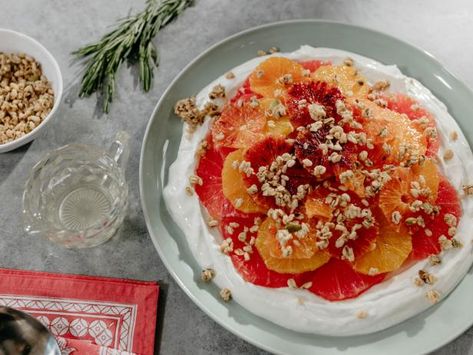 Get Rosemary Citrus Salad Recipe from Food Network Summer Sides Recipes, Citrus Salad Recipes, Girl Meets Farm, Christmas Salad Recipes, Rosemary Syrup, Christmas Salads, Citrus Salad, Food Network Canada, Orange Salad