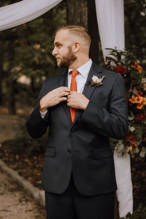 Black And Terracotta Groomsmen Attire, Black Tux With Terracotta, Grey Suit With Terracotta Tie, Black And Orange Groomsmen, Wedding Party Photos Terracotta, Comfort Photography, Outfit Graduacion, All Black Suit, Man Of Honour