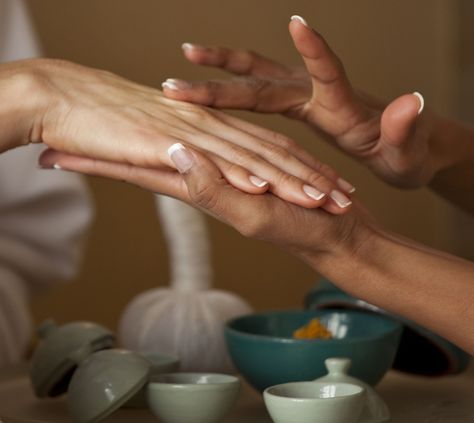 healing hands Moroccan Hammam, Massage Therapy Rooms, Spa Colors, Spa Weekend, Spa Days, Spa Sauna, Hand Photography, Hand Massage, Beauty Event