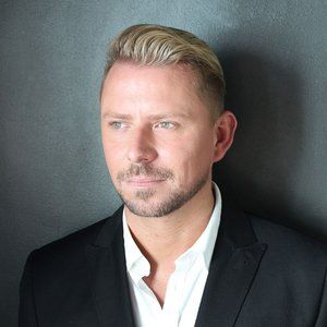 Interview: Meet Wayne Goss, the Male YouTube Makeup Star Selling Out Product in Five Minutes Beard Makeup, Beard Wig, Beauty Questions, Becoming A Makeup Artist, Wayne Goss, Youtube Makeup, Male Makeup, Beauty Guru, Flawless Makeup