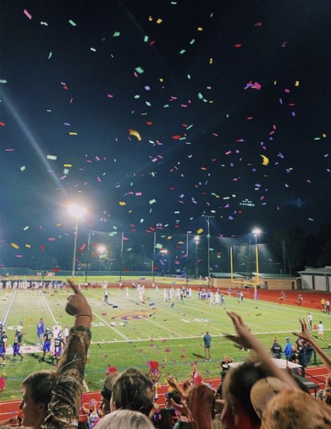 School Spirit Aesthetic, Band Aesthetic High School, Exchange Year Usa, Student Life Yearbook, Usa High School, Life In Usa, Usa Dream, I Love School, American High School