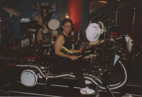 Vinnie Colaiuta on a drumset motorcycle! Vinnie Colaiuta, Drum Set, Drums, Music Instruments, Thing 1, Concert, Quick Saves