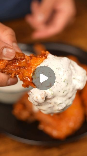 Honey Buffalo Sauce, Sticky Wings, Best Chicken Wing Recipe, Wing Recipe, Chicken Recipies, Wings Recipe, Chicken Wing, Fried Chicken Recipes, Buffalo Sauce