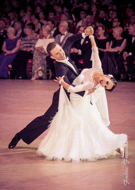 Domen Krapez and Natascha Karabey - Blackpool Dance Festival Professional Ballroom May 2017 Waltz Pose, Pair Dancing, Ballroom Photography, Types Of Ballroom Dances, Ball Dancing, Dancing Ballroom, Waltz Dance, Standard Dance, Ball Dance