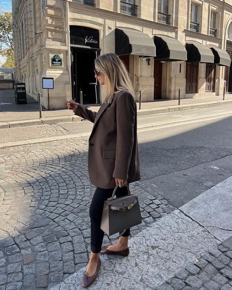 Chic Elegant Outfits, Brown Blazer Outfit, Street Style Fall Winter, Outfit Brown, Corporate Outfits, Blazer Outfit, Brown Blazer, Brown Outfit, Street Style Summer