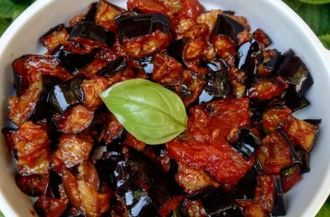 Caponata alla siciliana, ricetta originale palermitana | Agrodolce Pasta Alla Norma, Sweet And Sour Pork, Food Lover, French Toast, Toast, Ethnic Recipes