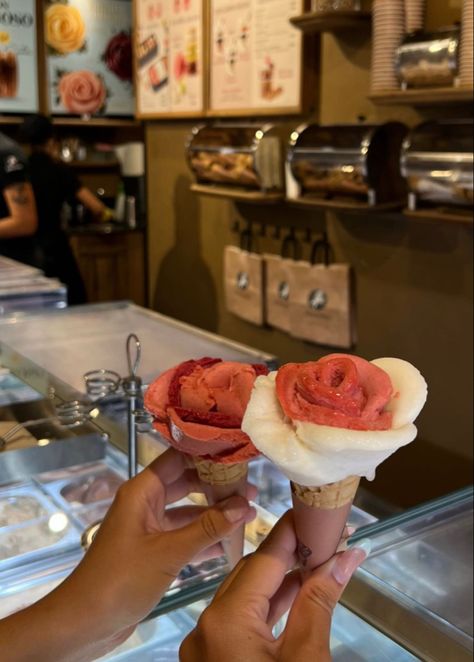 Ice Cream Gelato, Food Ice Cream, Core Memories, Venice Italy Travel, Wolf Tattoos, Teenage Years, Venice Italy, Italy Travel, Gelato