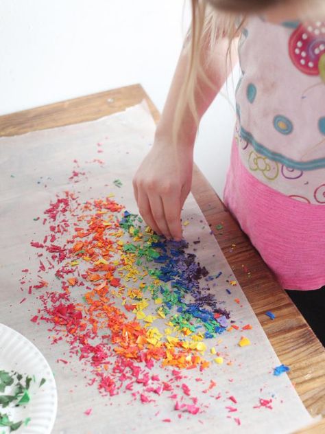 Crayon Shavings in Rainbow Pattern Crayon Shavings Wax Paper, Paper Crafts For Toddlers, Paper Crafts For Kids Easy, Wax Paper Crafts, Melted Crayon Crafts, Rainbow Crayon, Paper Rainbow, Parchment Paper Craft, Crayon Crafts