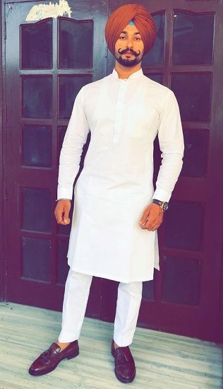 White Punjabi Kurta Pajama With Turban Kurta Pajama Men Punjabi, Punjabi Kurta Pajama Men, Kurta Pajama Design, Punjabi Kurta, Kurta Designs Men's, Kurta Pajama Punjabi, Pajama Design, Pajama Men, Mens Indian Wear