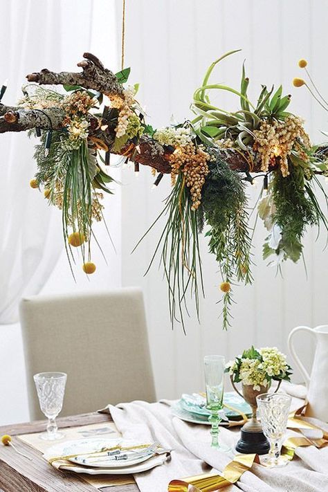 Stylists Adam Powell and Jono Fleming teamed up to create a gorgeous Christmas table - we pull out 5 style ideas to use at home, including Jono's recipe for… Christmas Table Decorations Centerpiece, Green Christmas Decorations, Aussie Christmas, Australian Christmas, Christmas Tablescapes, Gorgeous Christmas, Christmas Table Settings, Noel Christmas, Deco Table