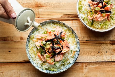 Meet ochazuke, the simple tea-and-rice dish that the Japanese love to make with leftover rice, green tea, and toppings such as broiled salmon or furikake. Green Tea Rice Recipe, Tea On Rice, Ochazuke Recipe, Green Tea Rice, Soup Seasoning, Tea Rice, Broiled Salmon, Perfect Rice, Instant Ramen