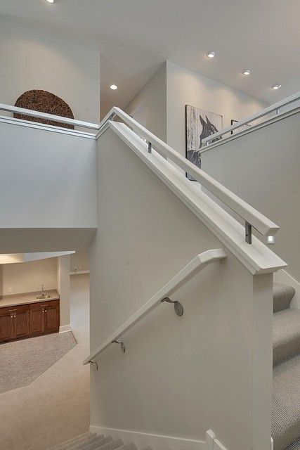 80s Contemporary House, Half Wall Staircase, Loft Railing, Beach Houses Architecture, Metal Stair Railing, Stair Renovation, Staircase Designs, Staircase Handrail, Interior Staircase