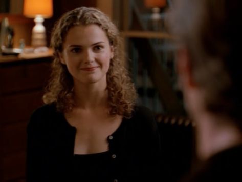 felicity porter Keri Russell Felicity, Felicity 1998, Felicity Porter, Felicity Hair, Felicity Style, 90s Series, Keri Russell, Dream Life, Movies And Tv Shows