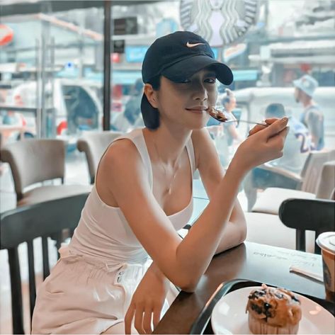 Out enjoying Starbucks muffins 😋 Starbucks Muffins, Seo Yeaji, Seo Yeji, Ye Ji, Prettiest Girl, Girlfriend Style, Army Girlfriend, Very Short Hair, Bae Suzy