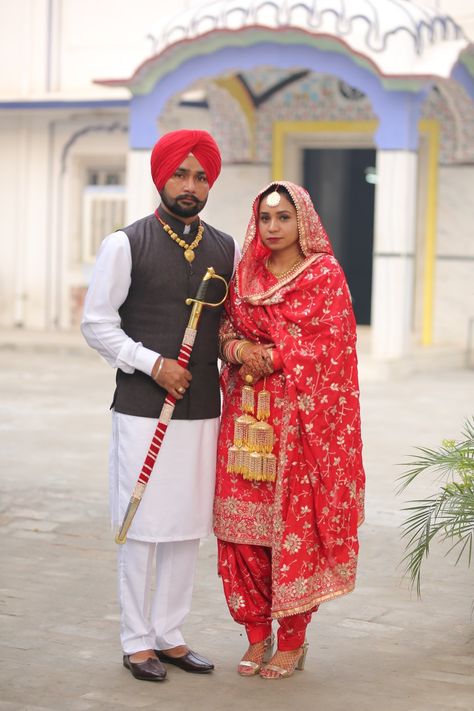 Punjabi Couple Wedding Dress, Punjab Traditional Dress, Punjabi Traditional Dress, Sculpture Composition, Punjabi Wedding Dress, Dress Illustration Art, Traditional Indian Mens Clothing, Couple Dresses, Dresses Images