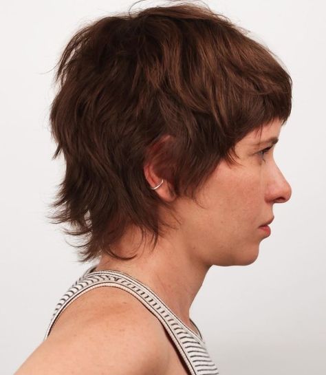 Bold Choppy Mullet with Short Bangs Shaggy Pixie Cuts For Fine Hair, Choppy Pixie Cut With Bangs, Short Mullet Straight Hair, Choppy Mullet, 70s Shag Haircut Short, Above Shoulder Hair, Bob With Waves, Curling Thick Hair, Grey Hairstyle