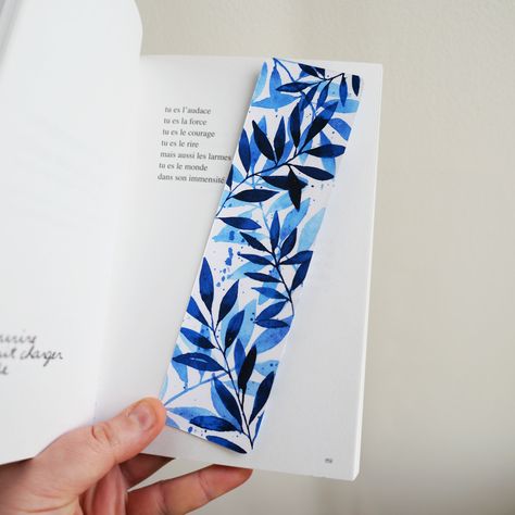 Marques Pages Fait Main, Marque Page Diy, Marque Page Aesthetic, Bookmark Inspiration, Blue Bookmark, Marques Pages, Creative Bookmarks, Bookmark Craft, Friends Diy