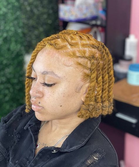 Natural Loc Bob, Loc Styles Female, Loc Bob Styles For Women, Loc Bob On Short Locs, Short Loc Bob Styles, Dread Bob Hairstyle, Rass Hairstyles, Bob Dreads, Dreadlock Bob