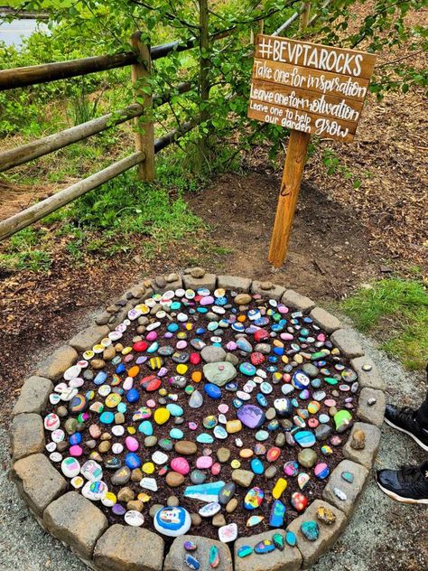 Community Rock Garden, Rock Garden Sign, Kindness Rock Garden, Outdoor Art Projects, School Landscaping, Outdoor Music Area, Painted Rock Garden, School Garden Club, Mindful Activities For Kids