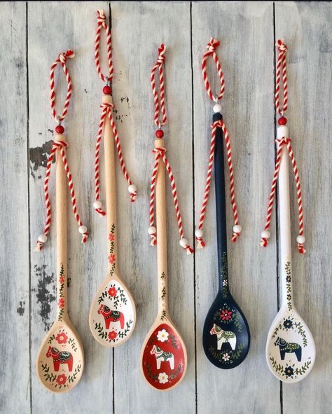 Nordic Crafts Scandinavian Style, Folk Maximalism, Norwegian Crafts, Scandinavian Crafts, Swedish Crafts, Swedish Christmas Decorations, Swedish Home Decor, Swedish Heritage, Little Prince Party