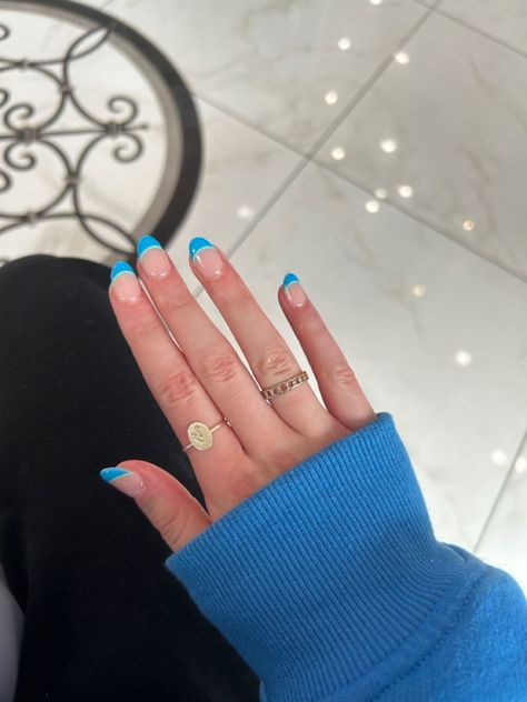 There's a new beauty trend taking over Instagram and it's absolutely stunning. Say hello to "quartz nails". Pink Tip Nails, Teen Nails, Cruise Nails, Florida Nails, Quartz Nails, Spring Break Nails, Blue French Tips, Broken Nails, Simple Gel Nails