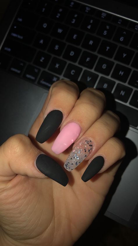 Black And Blush Pink Nails, Black And Pink Holographic Nails, Sweet 16 Nails Pink And Black, Black And Light Pink Nails Acrylic, Cute Nails Acrylic Black And Pink, Hot Pink And White Nails Short, Black And Pink Nails Ideas Glitter, Matte Black Coffin Acrylic Nails, Black And Pink Nail Ideas Simple