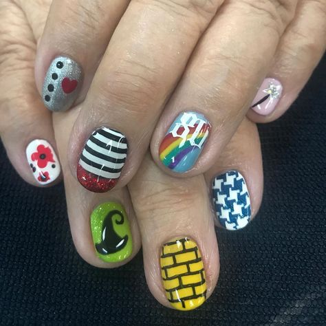 Wizard Of Oz Nail Art, Wicked Nails Designs, Wizard Of Oz Nails Designs, Wizard Of Oz Nails, Weekend Nails, Wicked Nails, Witch Nails, Wicked Musical, Special Nails