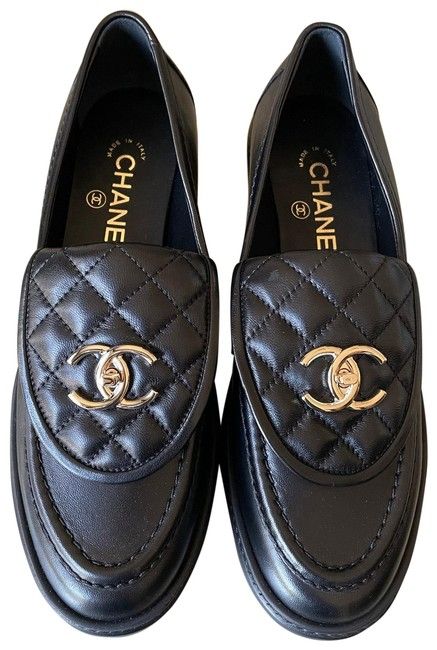 Chanel Black Turn Lock Loafer Moccasin Flats Size EU 38.5 (Approx. US 8.5) Regular (M, B) Listed By Stiletto Snob - Tradesy Chanel Flats, Navy Chanel, Moccasin Flats, Navy Flats, Pink Chanel, Brown Sunglasses, Black Leather Tote, Leather Cap, Tory Burch Flats